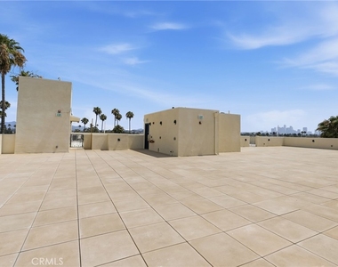 1818 S Norton Avenue - Photo Thumbnail 15