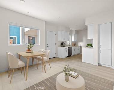 1818 S Norton Avenue - Photo Thumbnail 2