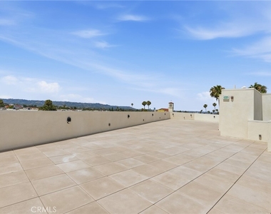1818 S Norton Avenue - Photo Thumbnail 16