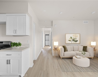 1818 S Norton Avenue - Photo Thumbnail 5