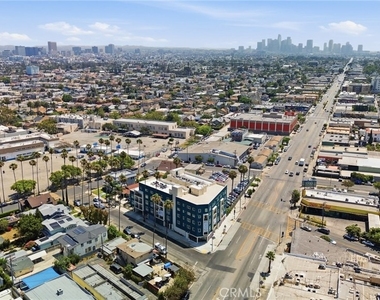 1818 S Norton Avenue - Photo Thumbnail 11