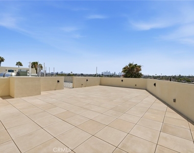1818 S Norton Avenue - Photo Thumbnail 23