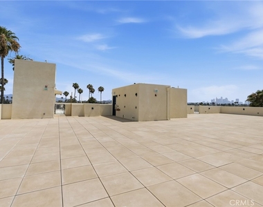 1818 S Norton Avenue - Photo Thumbnail 21