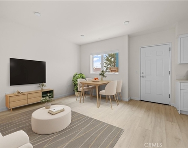 1818 S Norton Avenue - Photo Thumbnail 4