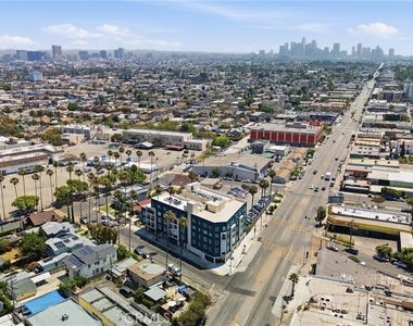 1818 S Norton Avenue - Photo Thumbnail 13