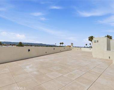1818 S Norton Avenue - Photo Thumbnail 16