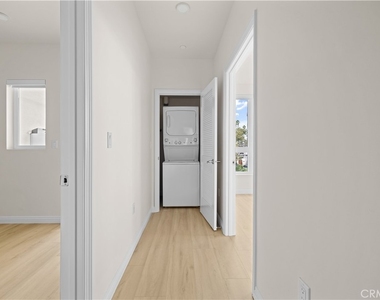 1818 S Norton Avenue - Photo Thumbnail 8