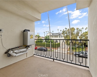 1818 S Norton Avenue - Photo Thumbnail 12
