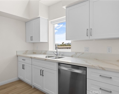 1818 S Norton Avenue - Photo Thumbnail 8