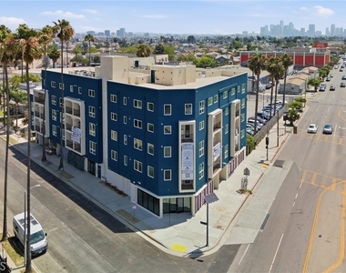 1818 S Norton Avenue - Photo Thumbnail 13