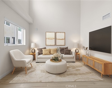1818 S Norton Avenue - Photo Thumbnail 4