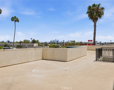1818 S Norton Avenue - Photo Thumbnail 22