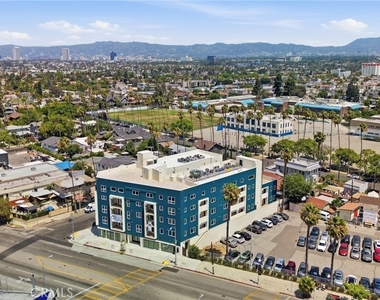 1818 S Norton Avenue - Photo Thumbnail 11