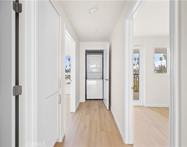 1818 S Norton Avenue - Photo Thumbnail 9
