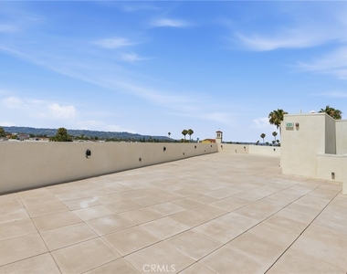 1818 S Norton Avenue - Photo Thumbnail 17