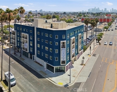 1818 S Norton Avenue - Photo Thumbnail 12
