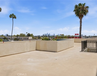 1818 S Norton Avenue - Photo Thumbnail 22