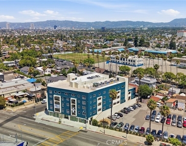 1818 S Norton Avenue - Photo Thumbnail 14