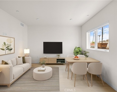 1818 S Norton Avenue - Photo Thumbnail 4