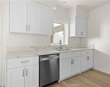 1818 S Norton Avenue - Photo Thumbnail 11