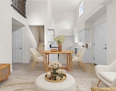 1818 S Norton Avenue - Photo Thumbnail 3