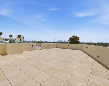 1818 S Norton Avenue - Photo Thumbnail 20