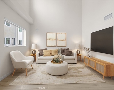 1818 S Norton Avenue - Photo Thumbnail 4
