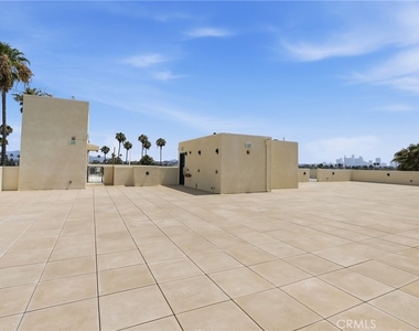 1818 S Norton Avenue - Photo Thumbnail 18