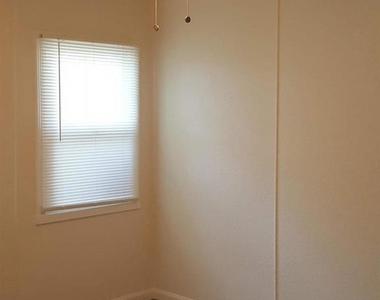663 Rose Ave - Photo Thumbnail 6