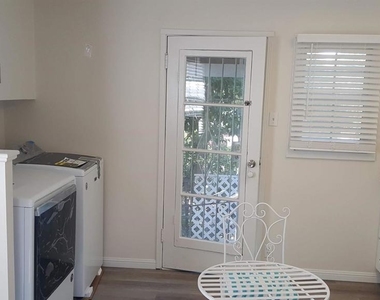 663 Rose Ave - Photo Thumbnail 4