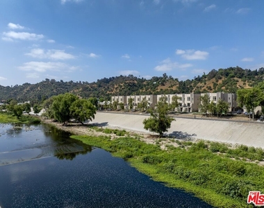 2716 N Cadence Way - Photo Thumbnail 12