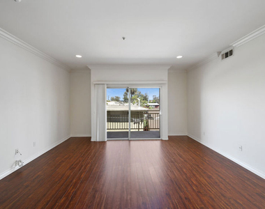 3328 Oakhurst Avenue - Photo Thumbnail 6