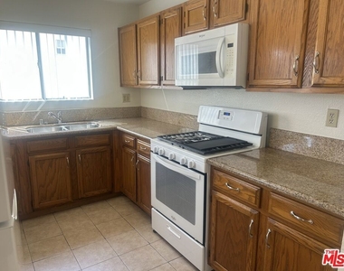 8515 Saturn Street - Photo Thumbnail 4