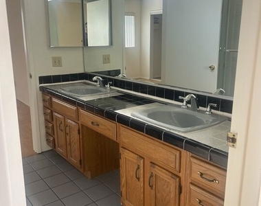 8515 Saturn Street - Photo Thumbnail 12