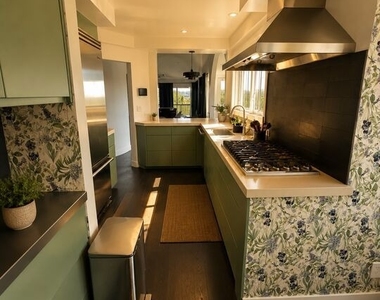 8810 Hollywood Boulevard - Photo Thumbnail 16