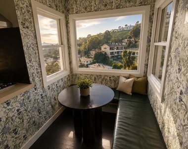 8810 Hollywood Boulevard - Photo Thumbnail 15
