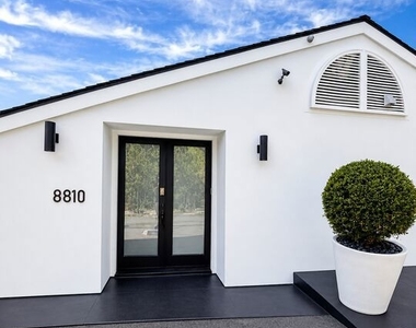 8810 Hollywood Boulevard - Photo Thumbnail 4