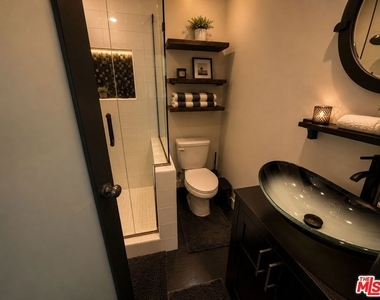 8810 Hollywood Boulevard - Photo Thumbnail 37