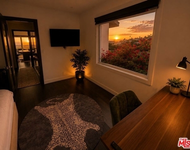 8810 Hollywood Boulevard - Photo Thumbnail 25