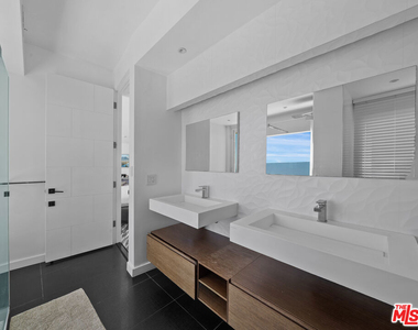 8460 Cole Crest Drive - Photo Thumbnail 28