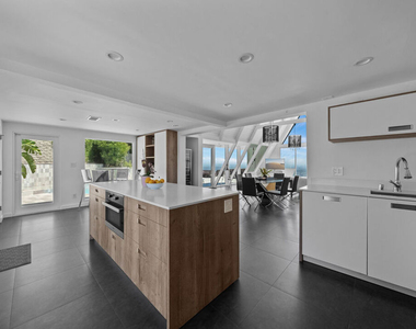 8460 Cole Crest Drive - Photo Thumbnail 7