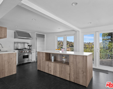8460 Cole Crest Drive - Photo Thumbnail 6