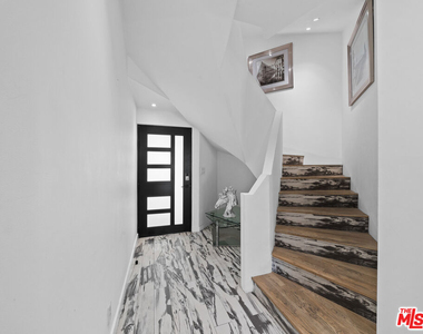 8460 Cole Crest Drive - Photo Thumbnail 4