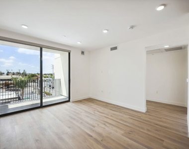 1126 N Cornwell Street - Photo Thumbnail 3