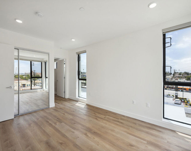 1126 N Cornwell Street - Photo Thumbnail 7