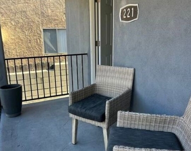 221 Lake Shore Terrace - Photo Thumbnail 4