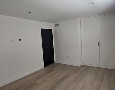 537 S Catalina Street - Photo Thumbnail 9