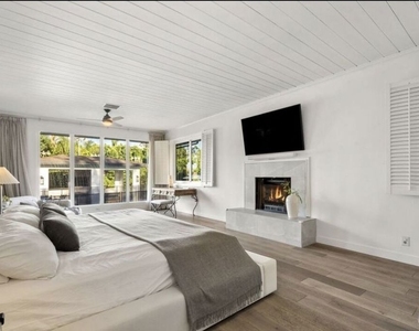 4678 White Oak Avenue - Photo Thumbnail 28