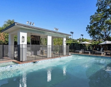 4678 White Oak Avenue - Photo Thumbnail 8