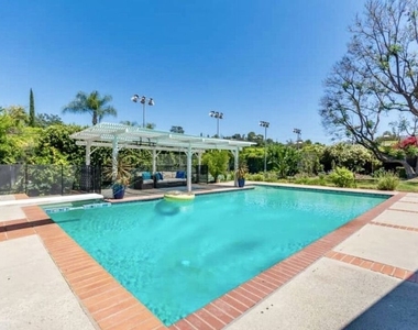 4678 White Oak Avenue - Photo Thumbnail 10